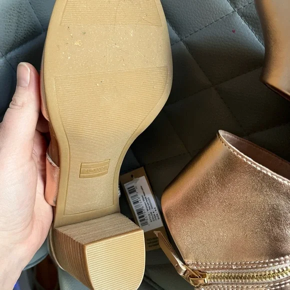 Tom’s Milan heel in Gold - women’s 8.5 - Picture 6 of 9